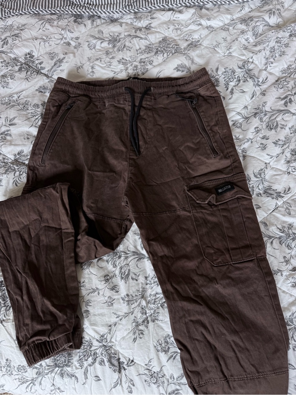 Hollister Men's Dark Brown Cargo Jogger Pants